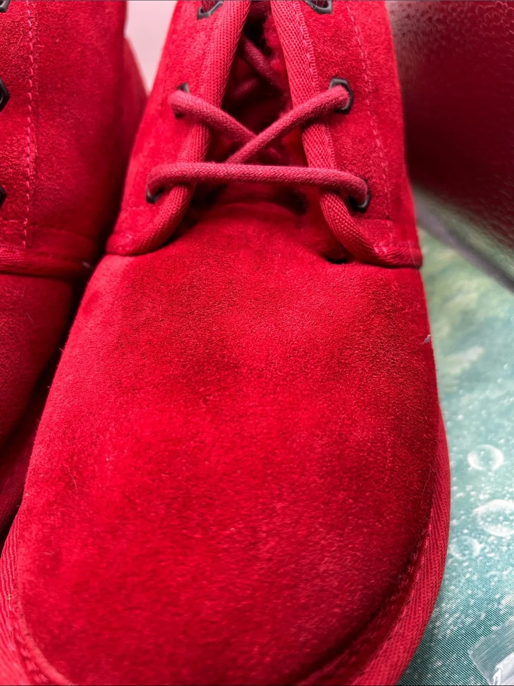 Ugg Men’s Neumel Suede Chukka Boots in Red size 7 (Women 8.5) Very Good Cond